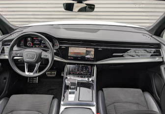 Подержанный автомобиль Audi Q7 2021 года (14 фото)
