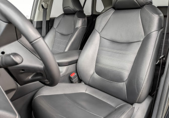 Подержанный автомобиль Toyota RAV4 2020 года (20 фото)