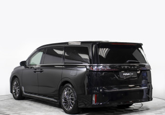 Подержанный автомобиль Voyah Dream 2023 года (7 фото)