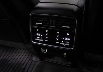 Подержанный автомобиль Porsche Cayenne 2019 года (23 фото)
