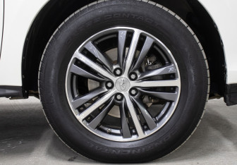 Подержанный автомобиль Infiniti QX60 2017 года (28 фото)