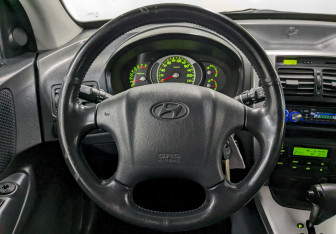 Подержанный автомобиль Hyundai Tucson 2007 года (24 фото)