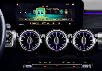 Подержанный автомобиль Mercedes-Benz GLB 2021 года (15 фото)