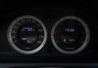 Подержанный автомобиль Volvo XC60 2010 года (19 фото)