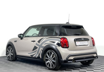 Подержанный автомобиль MINI Hatch 2024 года (7 фото)