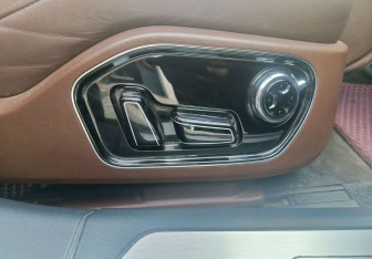 Подержанный автомобиль Audi A8 2014 года (22 фото)