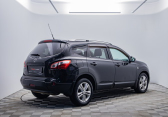 Подержанный автомобиль Nissan Qashqai+2 2012 года (5 фото)