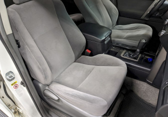 Подержанный автомобиль Toyota Land Cruiser Prado 2012 года (22 фото)