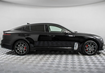 Подержанный автомобиль Kia Stinger 2021 года (4 фото)