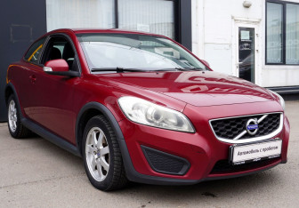 Подержанный автомобиль Volvo C30 2011 года (3 фото)