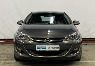 Подержанный автомобиль Opel Astra Sedan 2013 года (2 фото)