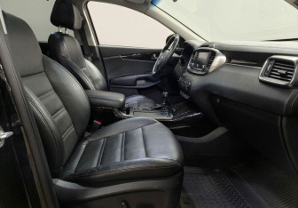 Подержанный автомобиль Kia Sorento 2016 года (9 фото)