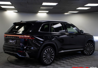 Подержанный автомобиль Geely Monjaro 2025 года (35 фото)