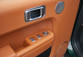 Подержанный автомобиль LiXiang L9 2023 года (30 фото)