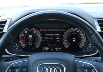 Подержанный автомобиль Audi Q3 2022 года (11 фото)