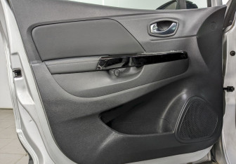 Подержанный автомобиль Renault Kaptur 2021 года (11 фото)