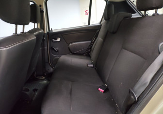 Подержанный автомобиль Renault Sandero 2013 года (12 фото)