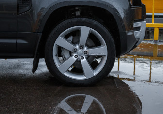 Подержанный автомобиль Land Rover Defender Suv 2022 года (13 фото)