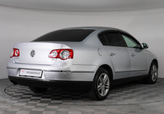 Подержанный автомобиль Volkswagen Passat Sedan 2010 года (5 фото)
