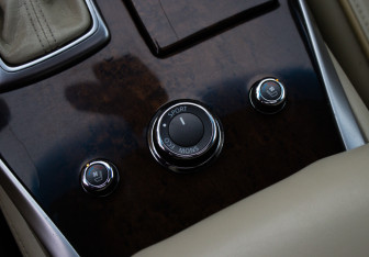 Подержанный автомобиль Infiniti JX 2013 года (20 фото)