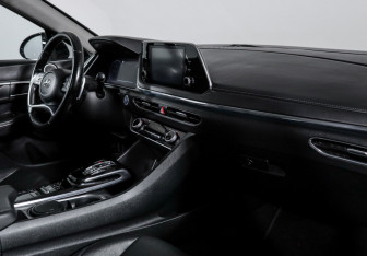 Подержанный автомобиль Hyundai Sonata 2022 года (9 фото)