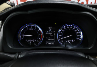 Подержанный автомобиль Toyota Highlander 2014 года (10 фото)
