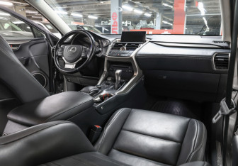 Подержанный автомобиль Lexus NX 2017 года (11 фото)