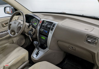 Подержанный автомобиль Hyundai Tucson 2008 года (20 фото)