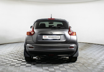 Подержанный автомобиль Nissan Juke 2013 года (6 фото)