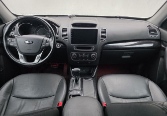 Подержанный автомобиль Kia Sorento 2017 года (11 фото)