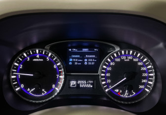 Подержанный автомобиль Infiniti JX 2013 года (11 фото)