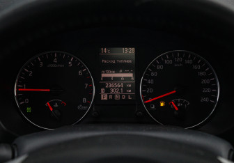 Подержанный автомобиль Nissan X-Trail 2011 года (20 фото)