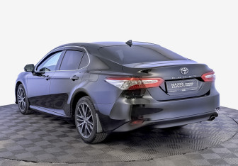 Подержанный автомобиль Toyota Camry Sedan 2022 года (7 фото)