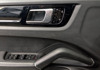 Подержанный автомобиль Porsche Cayenne 2021 года (29 фото)
