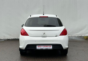 Подержанный автомобиль Peugeot 308 Hatchback 2011 года (6 фото)