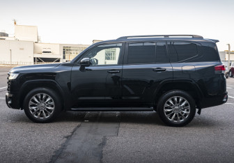 Подержанный автомобиль Toyota Land Cruiser Suv 2023 года (8 фото)