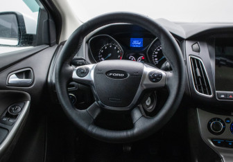 Подержанный автомобиль Ford Focus Sedan 2014 года (15 фото)