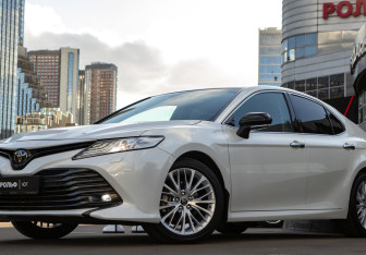 Подержанный автомобиль Toyota Camry Sedan 2018 года (24 фото)