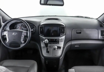 Подержанный автомобиль Hyundai Grand Starex 2017 года (6 фото)