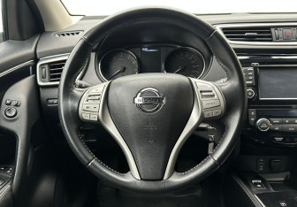 Подержанный автомобиль Nissan Qashqai 2015 года (12 фото)
