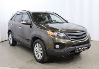 Подержанный автомобиль Kia Sorento 2009 года (3 фото)