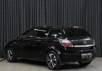 Подержанный автомобиль Opel Astra Hatchback 2008 года (7 фото)