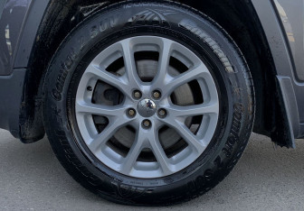 Подержанный автомобиль Jeep Cherokee 2014 года (9 фото)