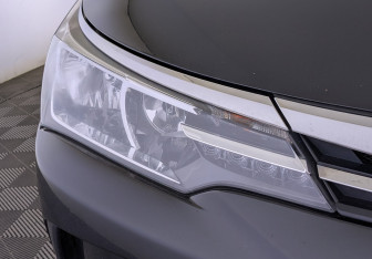 Подержанный автомобиль Toyota Corolla Sedan 2017 года (11 фото)