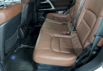 Подержанный автомобиль Toyota Land Cruiser Suv 2016 года (18 фото)