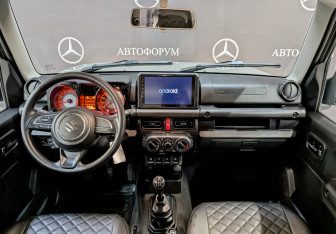 Подержанный автомобиль Suzuki Jimny 2021 года (14 фото)