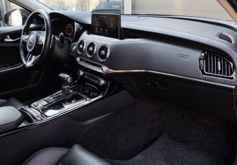 Подержанный автомобиль Kia Stinger 2021 года (7 фото)