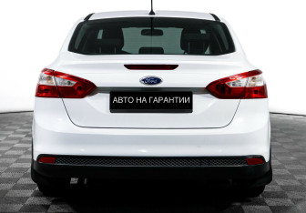 Подержанный автомобиль Ford Focus Sedan 2012 года (6 фото)