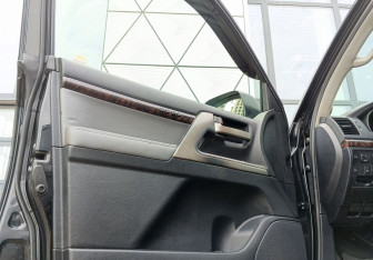 Подержанный автомобиль Toyota Land Cruiser Suv 2008 года (20 фото)