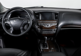 Подержанный автомобиль Infiniti JX 2013 года (12 фото)
